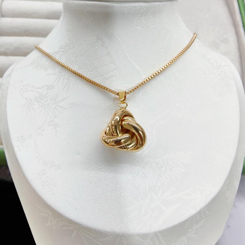 Elegant European & American Luxurious Geometric Twist Earrings & Necklace Set