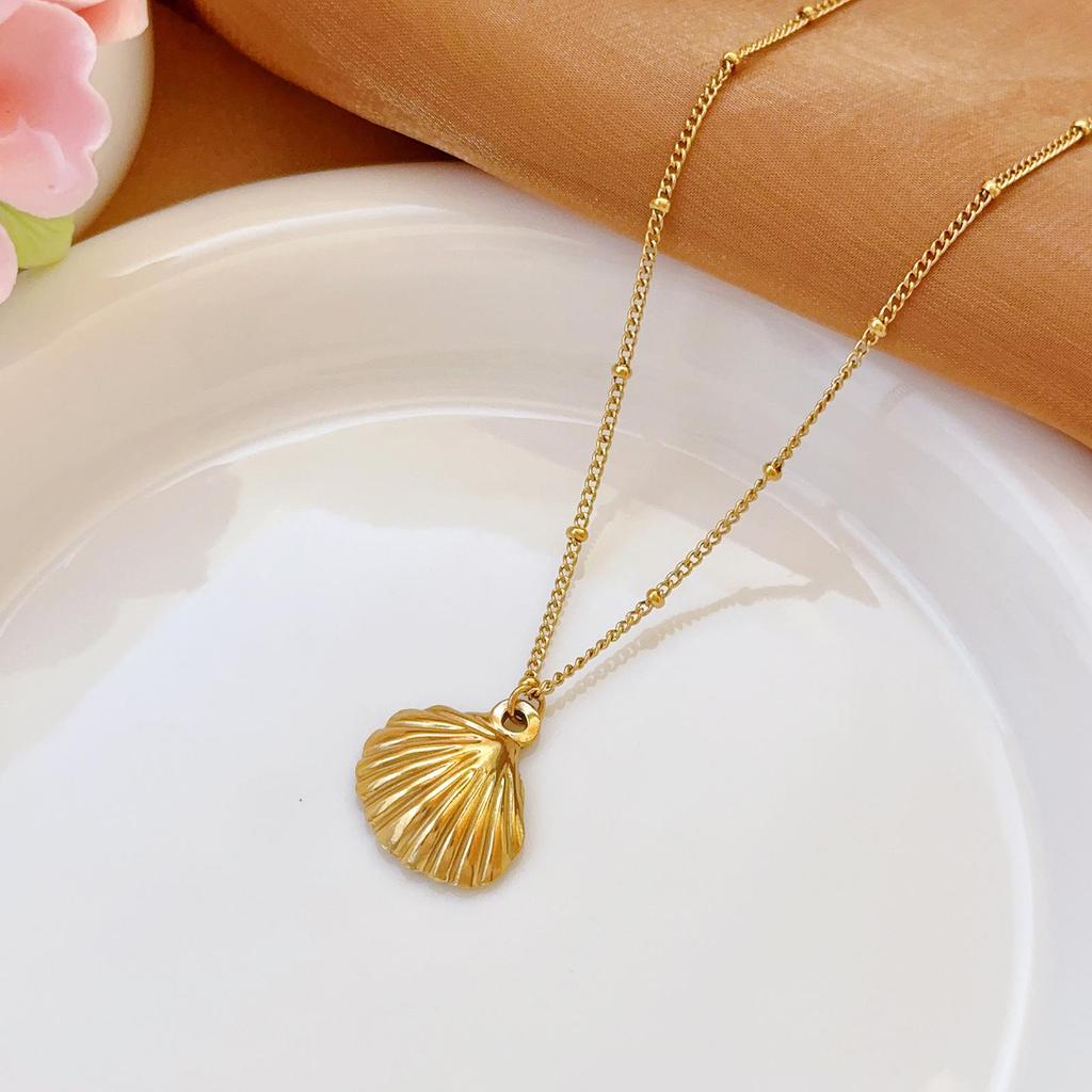 Złoty naszyjnik ze stali nierdzewnej: Elegancka, Wszechstronna, Nieblaknąca Biżuteria Damska