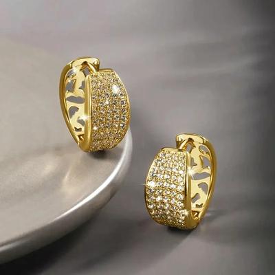 Huitan Brincos de Argola Zircônia Brilhante Cor Ouro Senhora Design Vazado Acessórios Moda Luxo Zircônia para Festa Diária