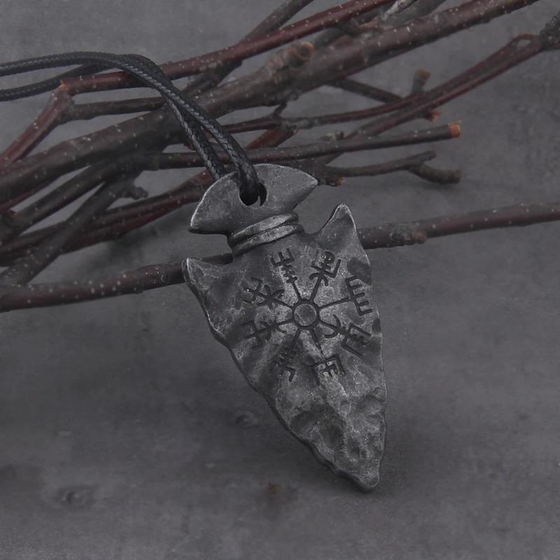 Europe and America Vintage Viking Triangle Rune Compass Pendant Necklace High Quality Men's Necklace Women's Party Charm Jewelry