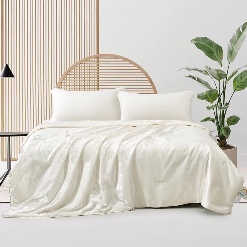 Mercury Home Textiles Yunrou Four Seasons Tussah Silk Jacquard Quilt