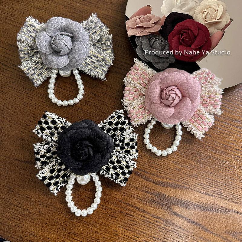 1Pcs French Leather Lapel Pin Corsage Bow Tie Accessory Black And White Plaid Bow Camellia Flower Pearl Tassel Brooch For Women