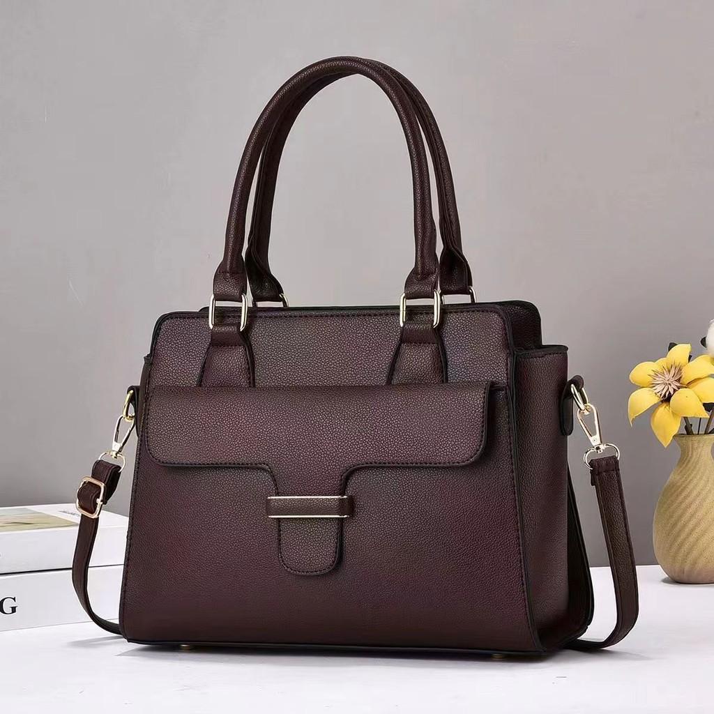 Vintage Large Capacity Women's Shoulder Bag With Trendy Crossbody Design And Chic Chain Details