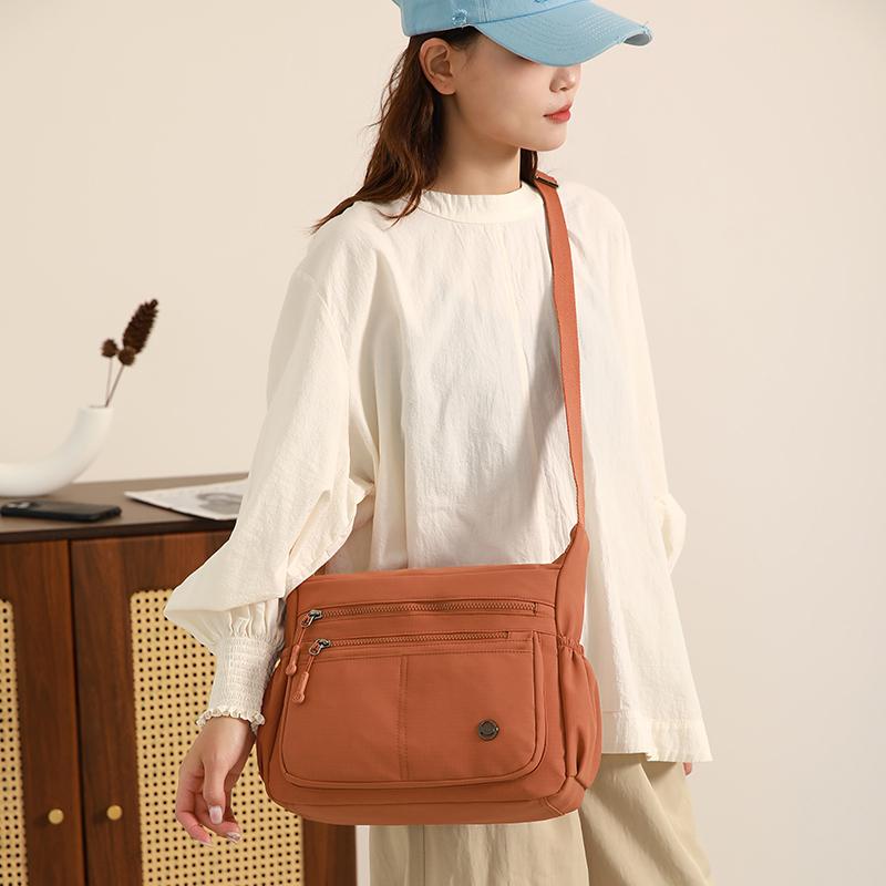 Women's Large Capacity Shoulder Bag Multi-Compartment Lightweight Crossbody Bag