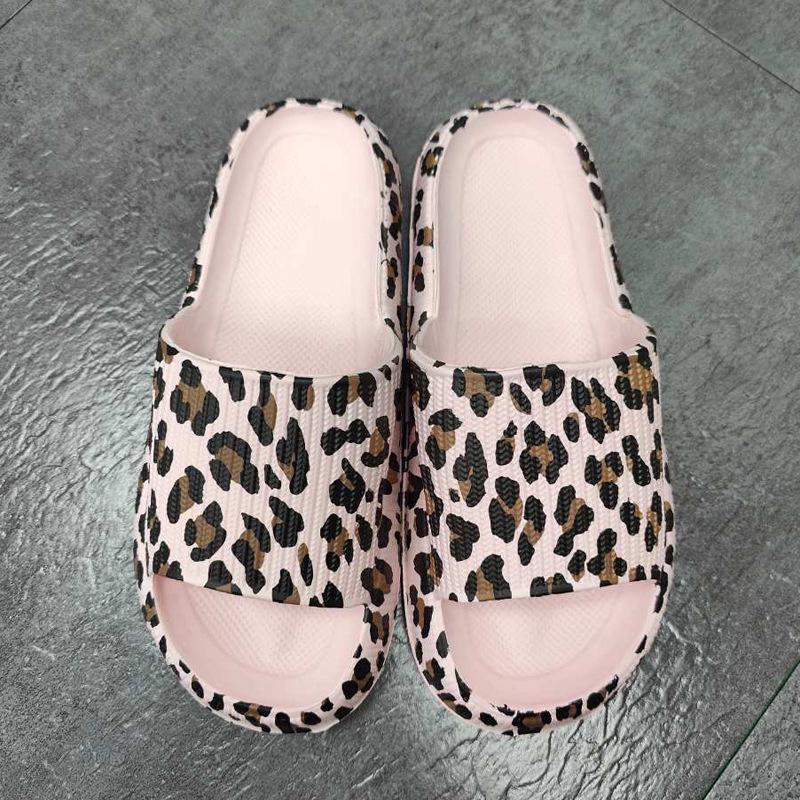 Trendy Leopard Print Outdoor Slippers, Korean-Style Non-Slip Sandals, Women’s Personalized Thick-Soled Flip Flops.