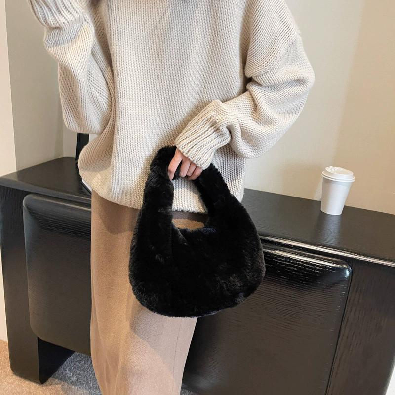 Fur Handbags Women's Small Half Moon Bag Warm Plush Wrist Bags Fashion Furry Short Handle Clutch Ladies Shoulder Bags