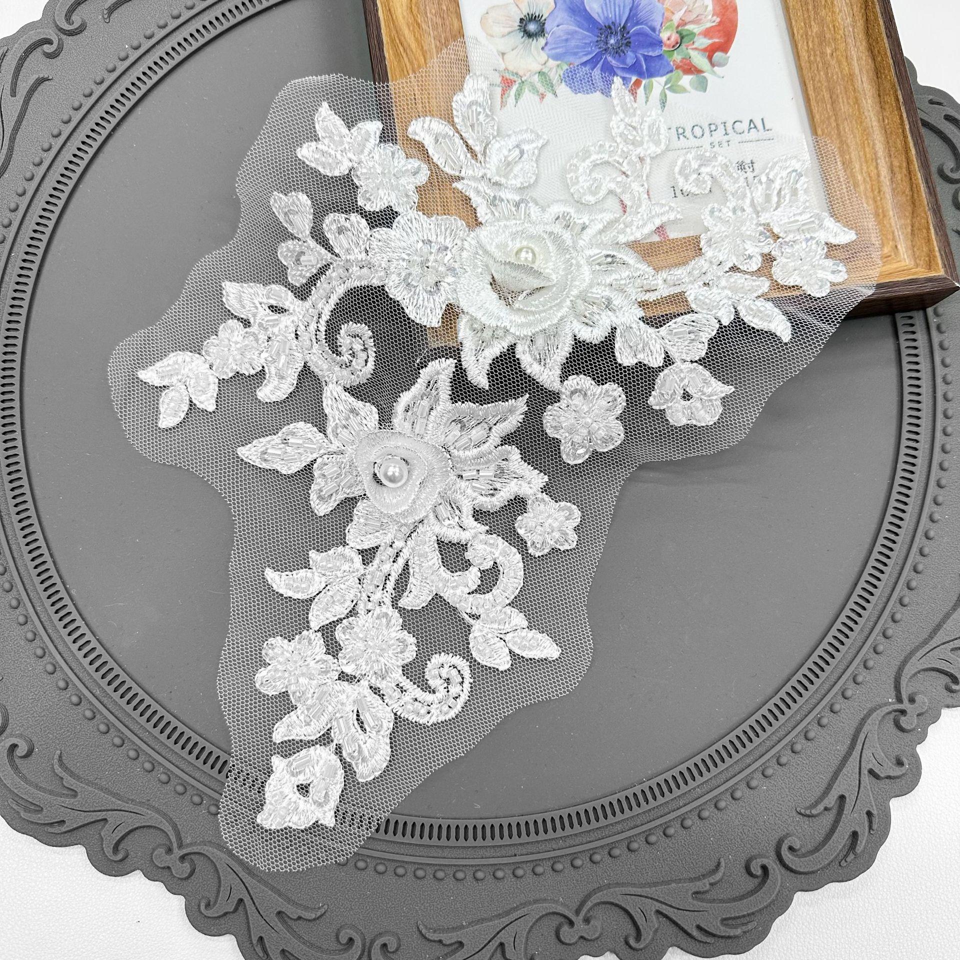 

Белые бисерные пайетки Трехмерные цветы Ювелирные изделия Свадебное платье Аксессуары для одежды Аксессуары ручной работы X3229