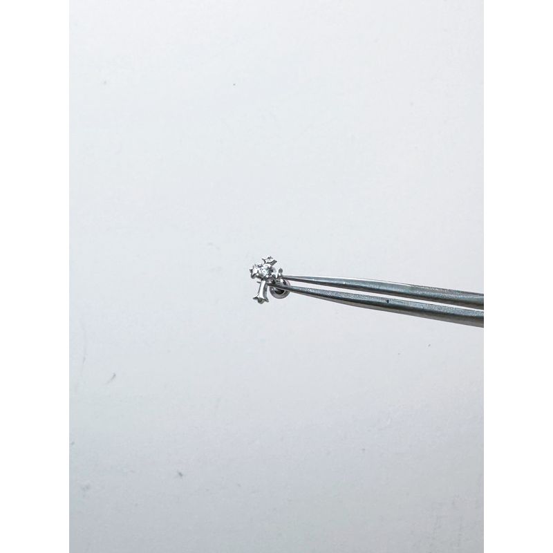 

Доступная роскошь Титановая сталь Серьги-пусеты Коготь дракона Кольцо-подкова Двухслойные стразы 1# flash drill small cross stud earrings(Single)