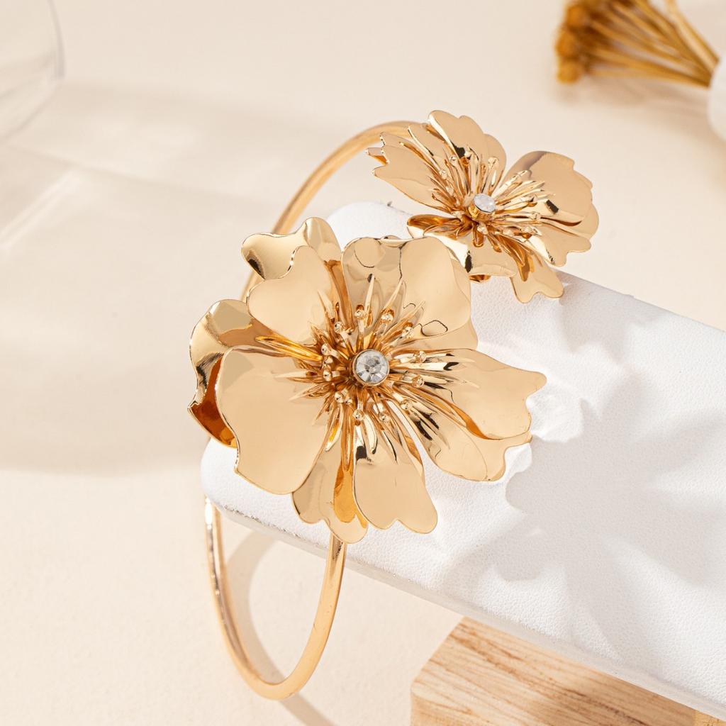 Elegant Temperament, Sweet And Cool Style, Flower Arm Bracelet, Female Niche, High-End Party Bracelet