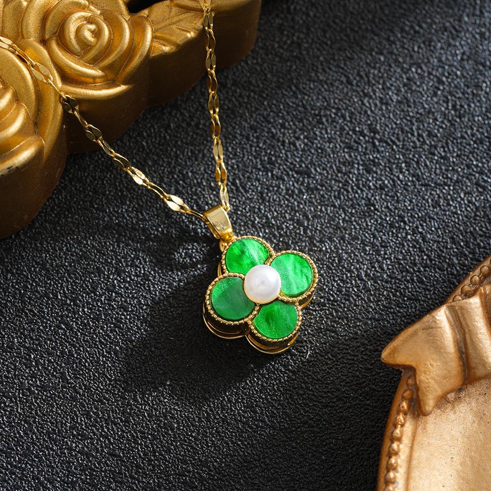 

Women s Creative Four-Leaf Clover Rotatable Necklace - Simple Clavicle Chain Design