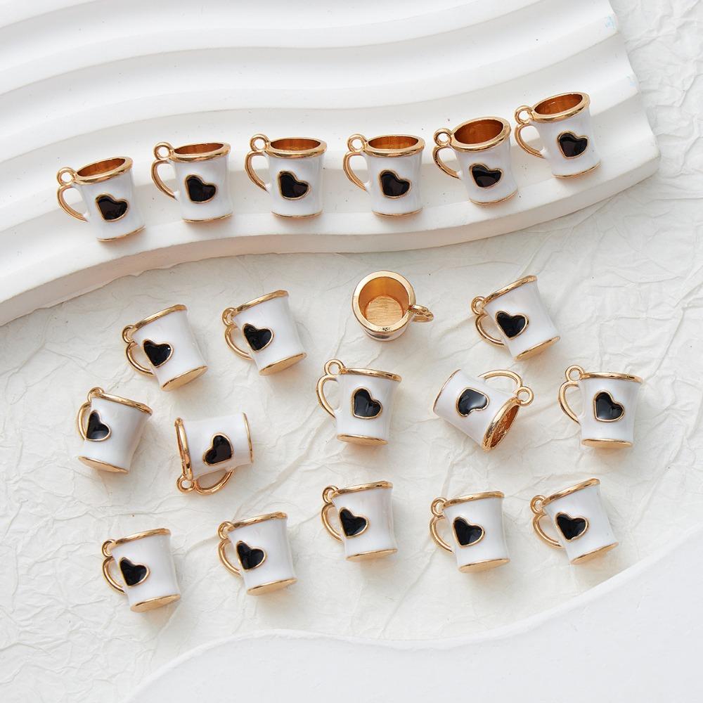 

Мини чашка для воды с любовью, сплав в виде капли масла, DIY подвеска, серьга, браслет, ювелирные аксессуары, оптовая торговля для внешней торговли 1pcs белый