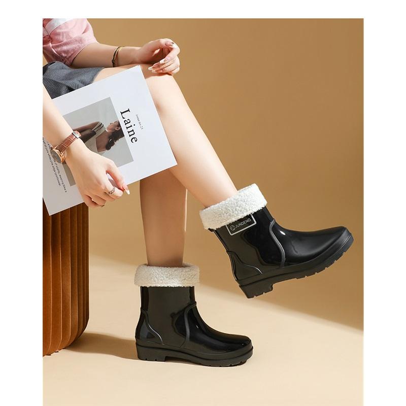 Ladies' Fashionable Anti Slip Waterproof Wear Resistant Warm And Cotton Style Midsole Rain Shoes Rubber Shoes