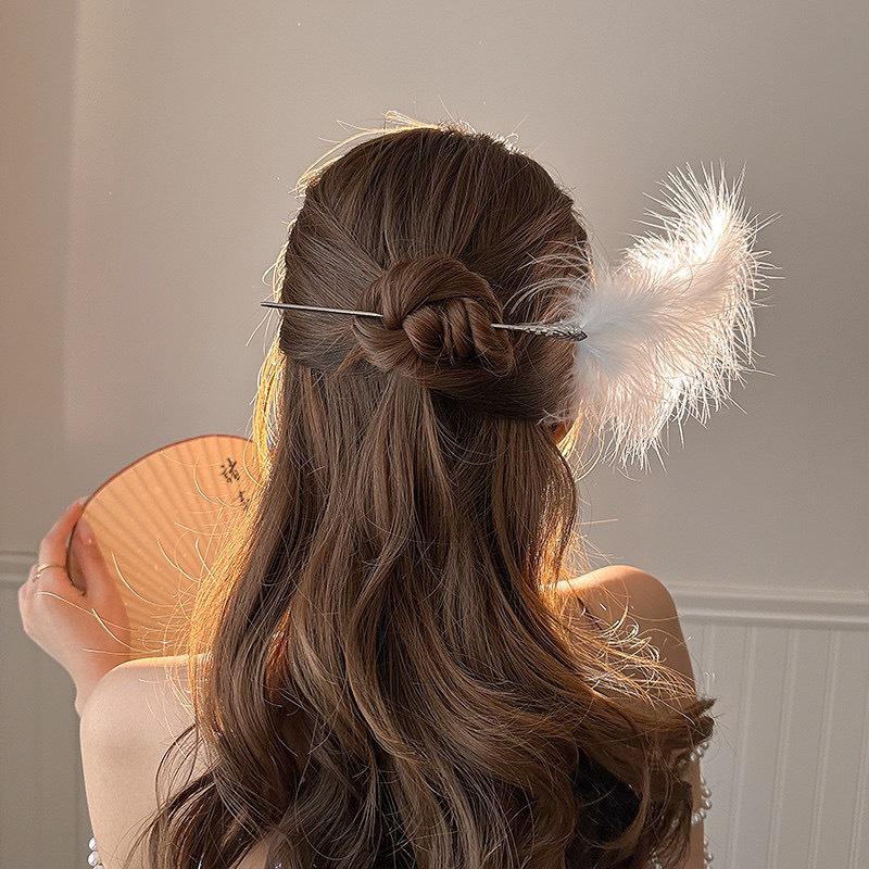 Elegantiškas fėjos plunksnos plaukų segtukas: Modernus universalus moteriškas kuodas