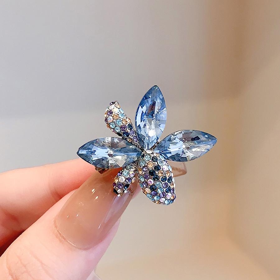 Exquisite High-End Schmetterlingsbrosche für Damenmode - Elegante Corsagen-Nadel & Kleidungsaccessoire