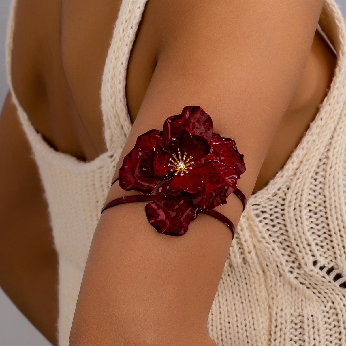 

Exaggerated multi-layered pleated large flower bracelet червоний