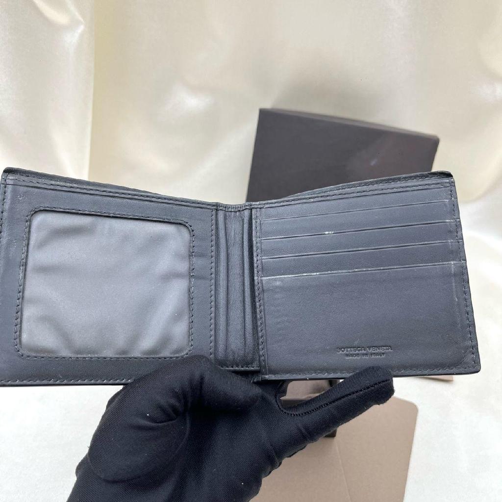[Pre-Owned] Solid Color Double Fold Wallet With Card Slots - Excellent #1W42JDO