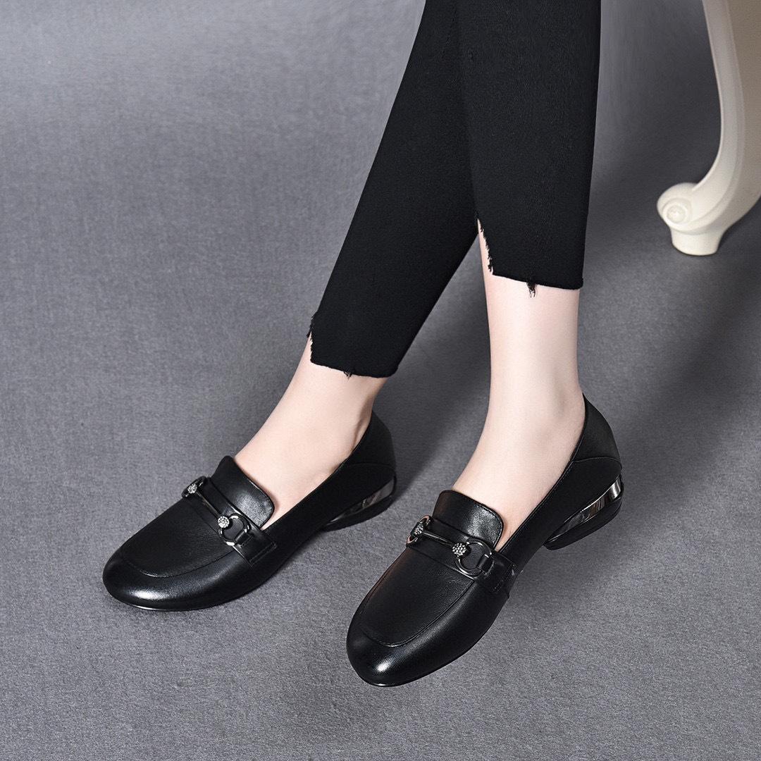

Flat-soled single shoes women s shoes 2025 spring new first-layer cowhide round head low-heeled loafers, two casual shoes 35