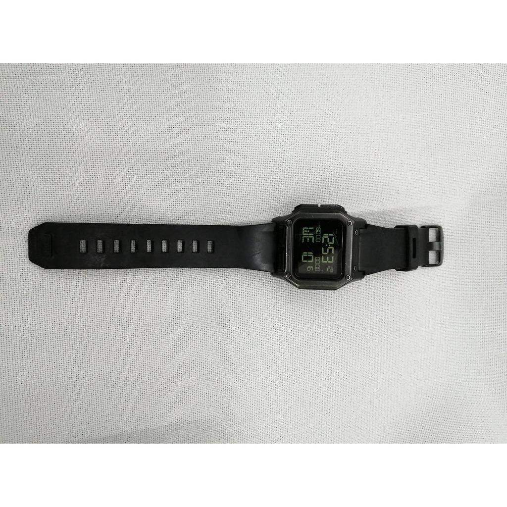 Used NIXON 18I Quartz Watch