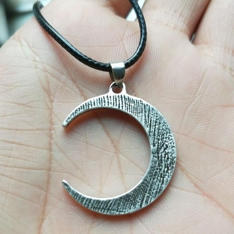 Elegant Celtic Crescent Moon Alloy Pendant Necklace