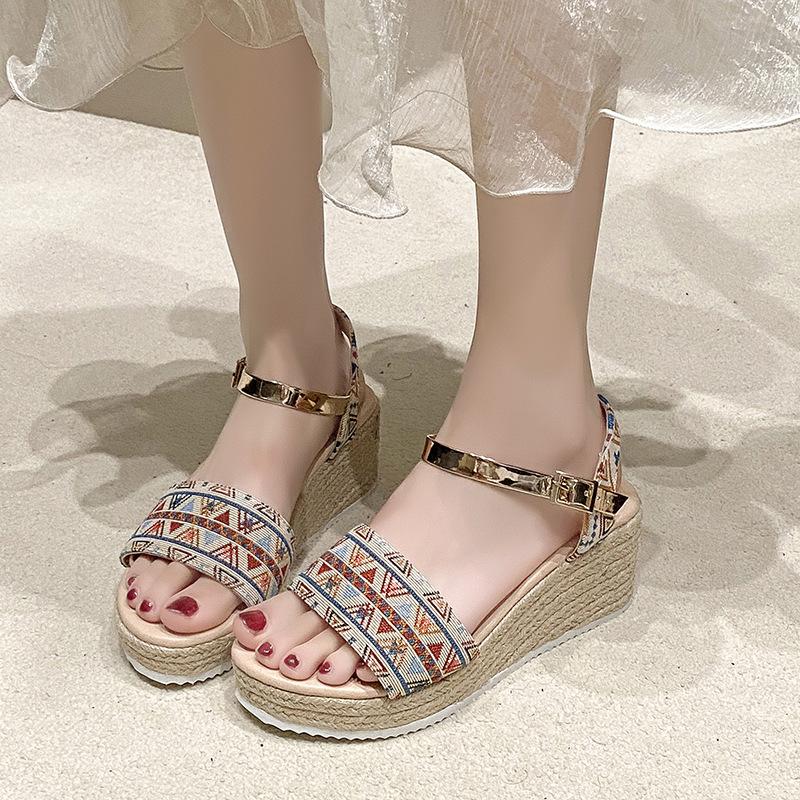Fashion Versatile Sandals Women's 2025 Summer New European and American Buckle Platform Sandals Platform Cake Women's Sandals