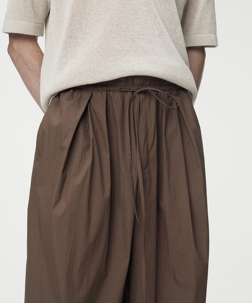 UMARMUNG Lightweight Cotton Oval Silhouette Pants_Chocolate