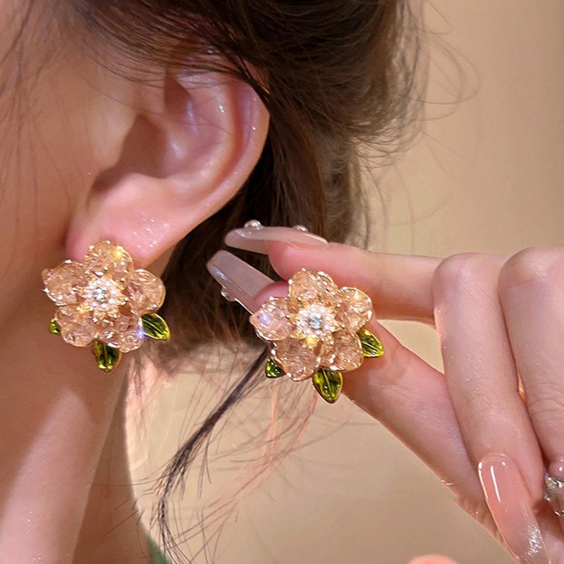 Flower pearl stud earrings high-end exquisite earrings summer niche versatile earrings women