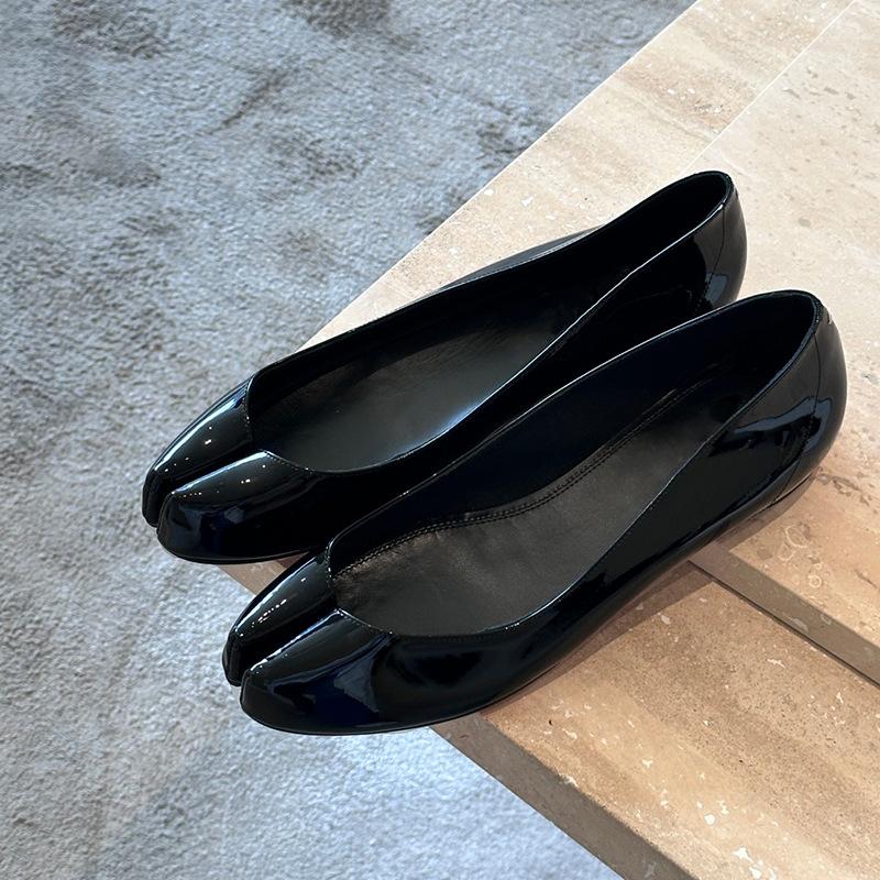 

Версия из овчины~ Натуральная кожа ретро туфли с раздвоенным носком в виде свиных копыт для женщин, балетки на плоской подошве, с мелким вырезом, с шариком 40 чёрный