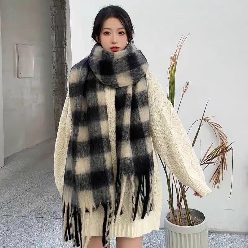 Maillard's new striped scarf women's autumn and winter thickened warm scarf student versatile solid color light luxury