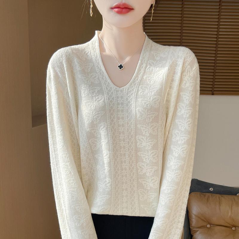 Spring New Style V-neck Loose Knitted Sweater, Soft and Soft Women's Sweater, Super Fashionable Crochet Base Layer