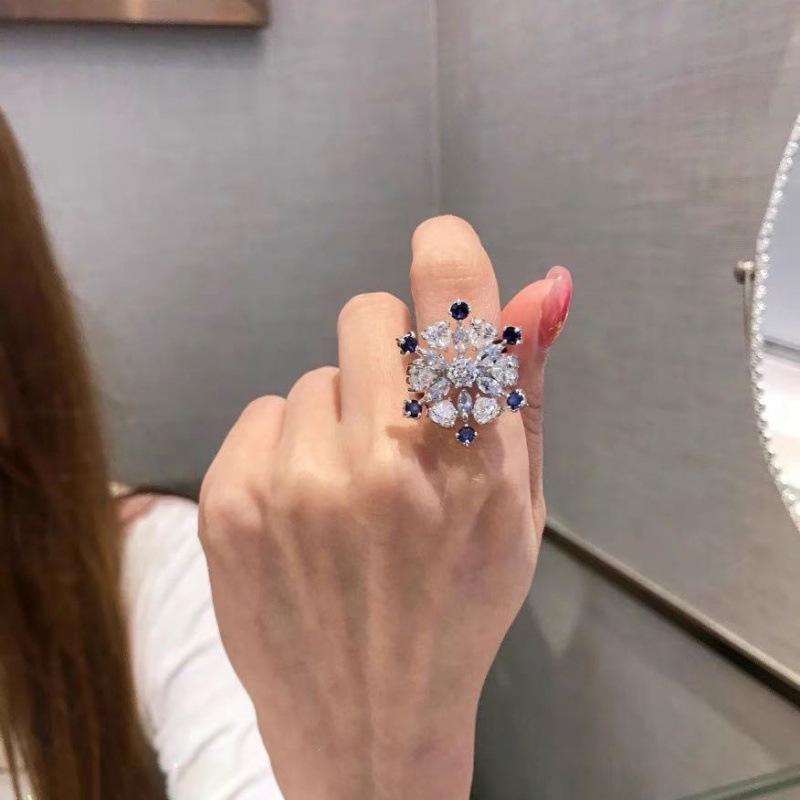 2024 Inlaid Zircon Snowflake Ring: Exquisite Luxury Korean-Style Jewelry for Women Adjustable