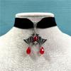 Punk Gothic Dunkle Fledermaus Roter Kristallperlen Anhänger Samt Halskette für Damen Hallowmas Party Retro Mode Halsband Choker Schmuck Geschenk