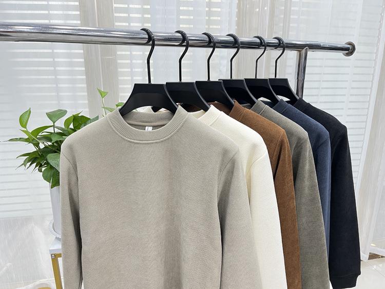 Men's Premium Fleece-Lined Sweatshirt: Warm, Thick, Solid Color, Round Neck, Long-Sleeve Base Layer for Autumn & Winter.