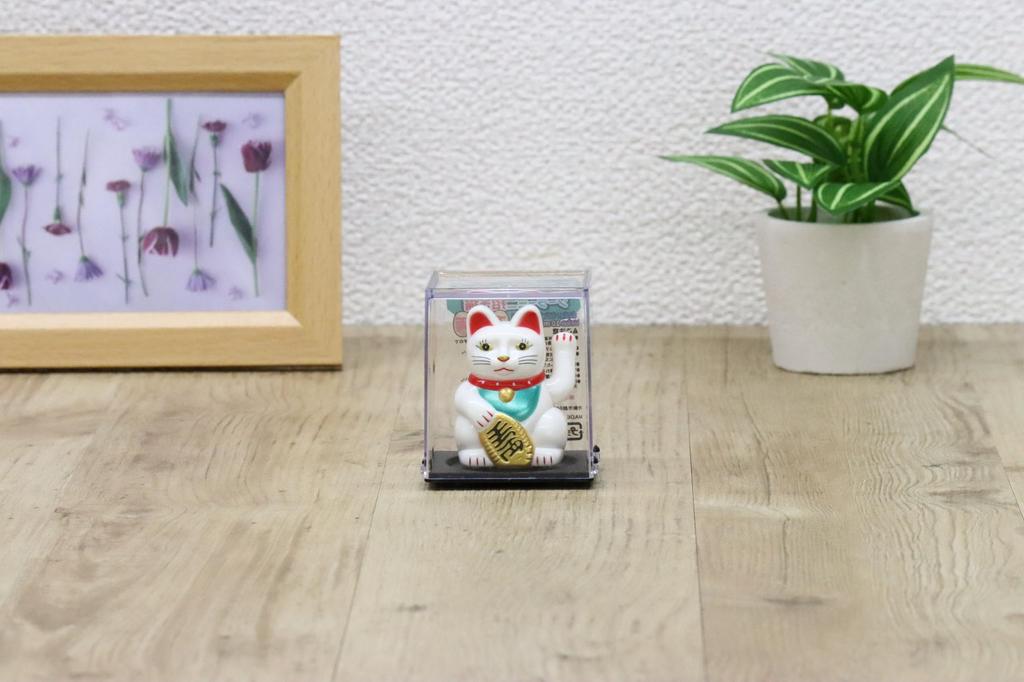 Castle Enterprise S Mini W winkende Katze Set Großhandel ein tolles japanisches Souvenir für Kommt in einer transparenten Hülle Maneki-neko [Senmanryo] (Weiß) Solarbetrieben,