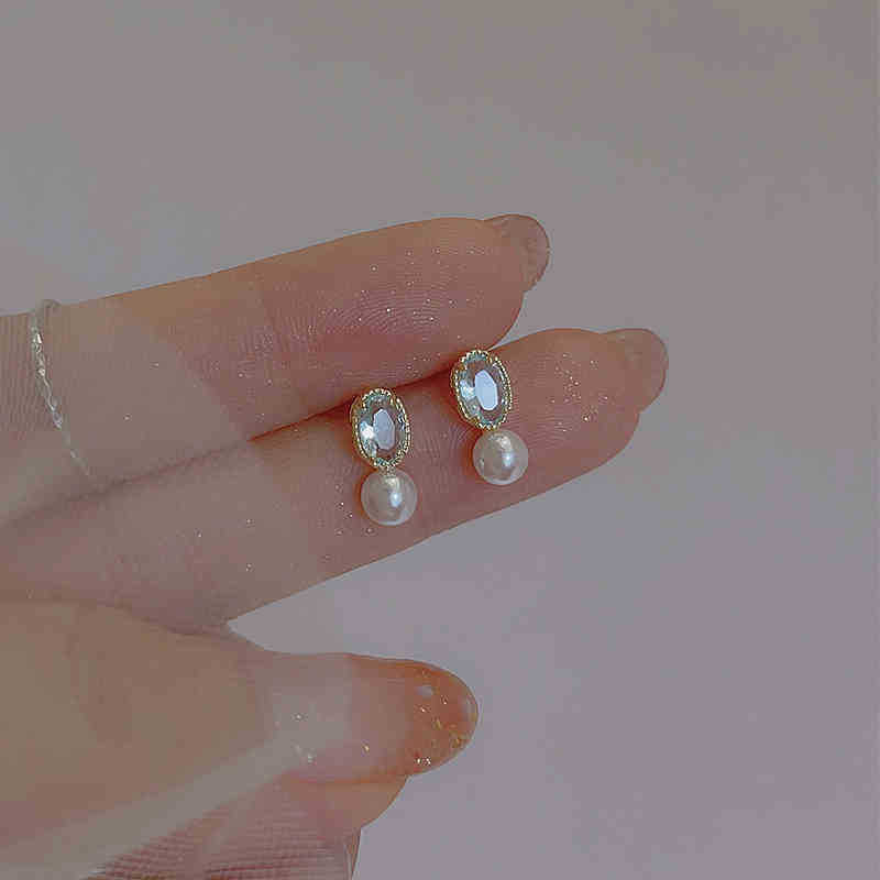 Small exquisite blue light luxury imitation pearl stud earrings women's niche retro personality versatile earrings