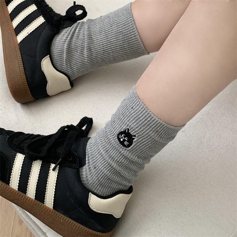 Female Spring and Summer New Cartoon Embroidery Lovely Idea Yarn In The Tube Pile Socks