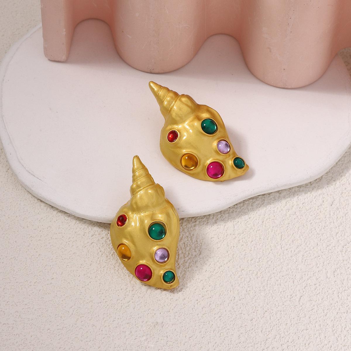 

Summer new personalized fancy diamond court style niche conch stud exaggerated vintage women s earrings золотий