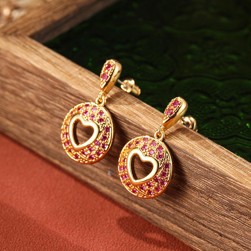 Women's Round Heart Shaped Water Drop Design Vintage Earrings Light Luxury And Simple Elegance Fashion Trendy Earrings