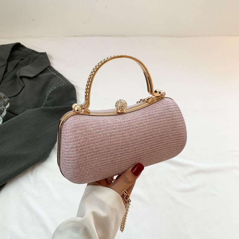 

2025 new trendy women s bag with exquisite texture women s bag simple foreign style small bag lock shoulder chain messenger bag розовый