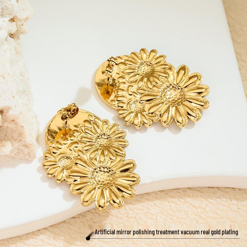 Retro Metal Daisy Flower Stud Earrings - Fashionable Banquet Accessories for Women