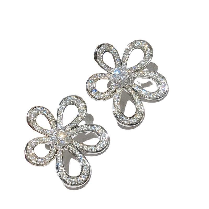 European-American Geometric Twist Circle Earrings – Stylish, Multi-layered, and Versatile