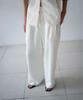 Beullaengkeulumumeon Sway Two-Pleat Pants_Ecru