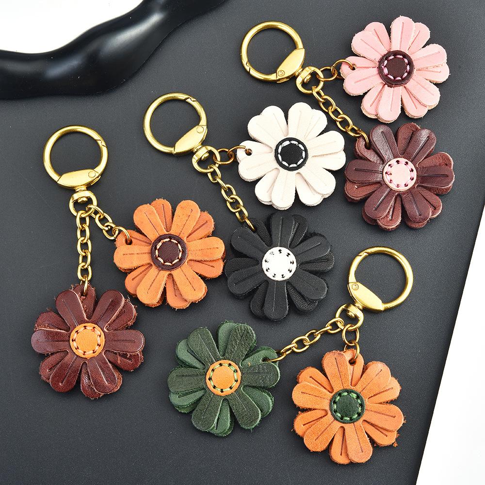Creative Spot Small Daisy Keychain Cute Bag Pendant Sunflower Leather Car Key Decorative Keychain