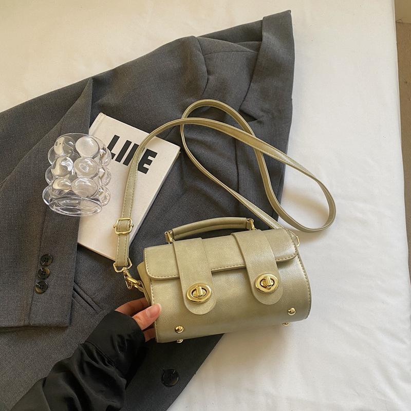 

Wholesale hot sale niche high sense fashion portable Boston bag versatile commuter temperament simple wind messenger women s bag