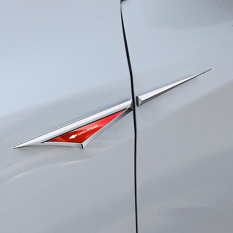 FUK1 2PCS Car Side Body Badge Fender Sticker for Chevrolet Spark Captiva Cruze Malibu Sail Equinox Trax Tracker AVEO Lova Decoration