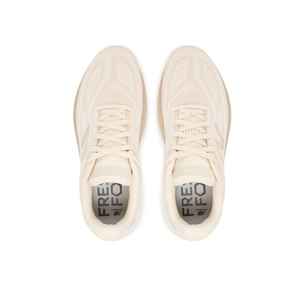 Беговые кроссовки New Balance More V6