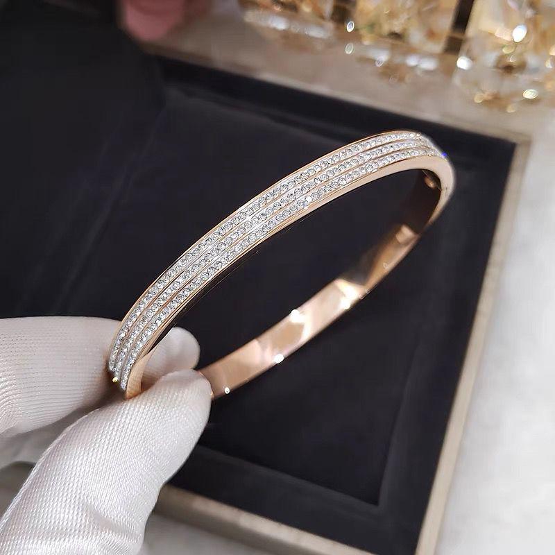 Baby's Breath Gold-Plated Titanium Steel Bracelet: Sparkling Light Luxury, Non-fading Cross-border European & American Women's Bangle.