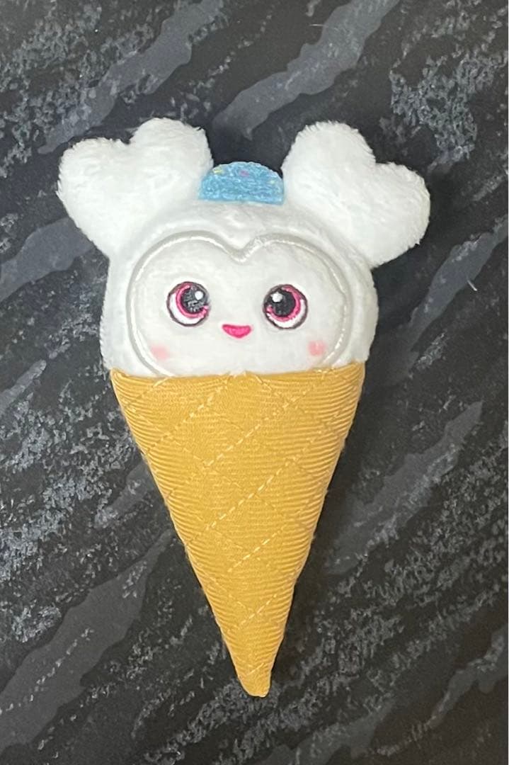 

[USED] TWICE BABY LOVELYS Ice Plush Badge