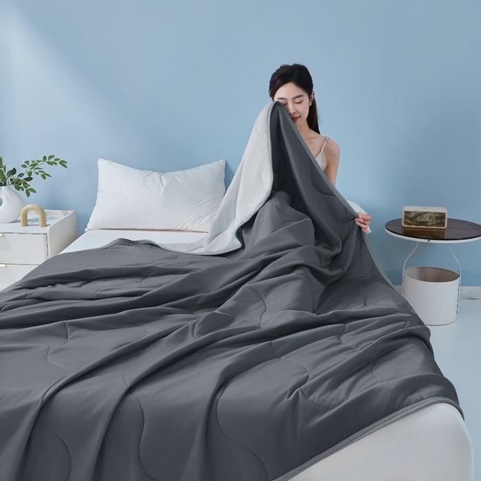 Cool Silk Summer Quilt: Air Conditioning-Ready, Ice Silk, Machine Washable, Solid Color Throw Blanket