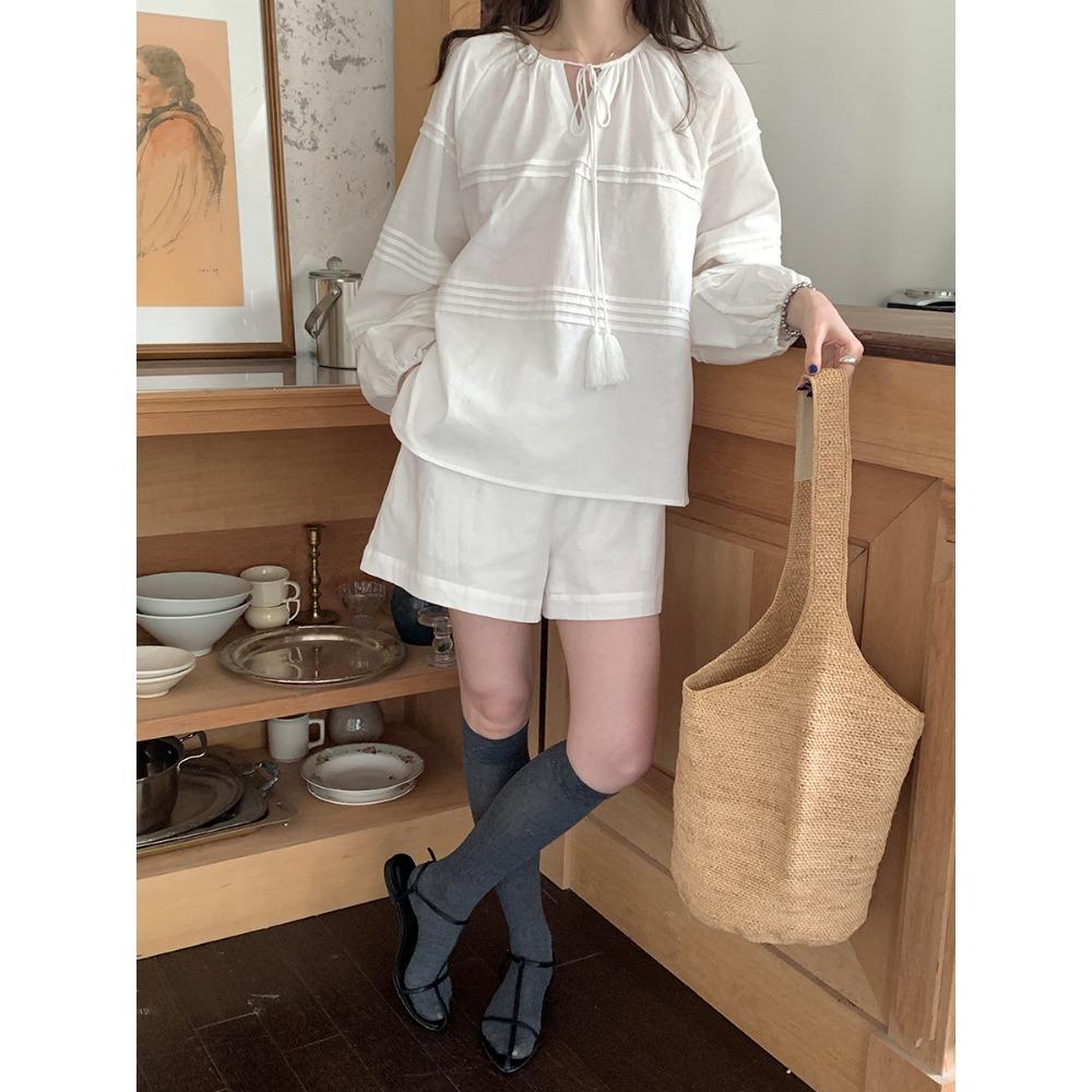 

Простая рубашка с длинным рукавом + Повседневные шорты с высокой талией M