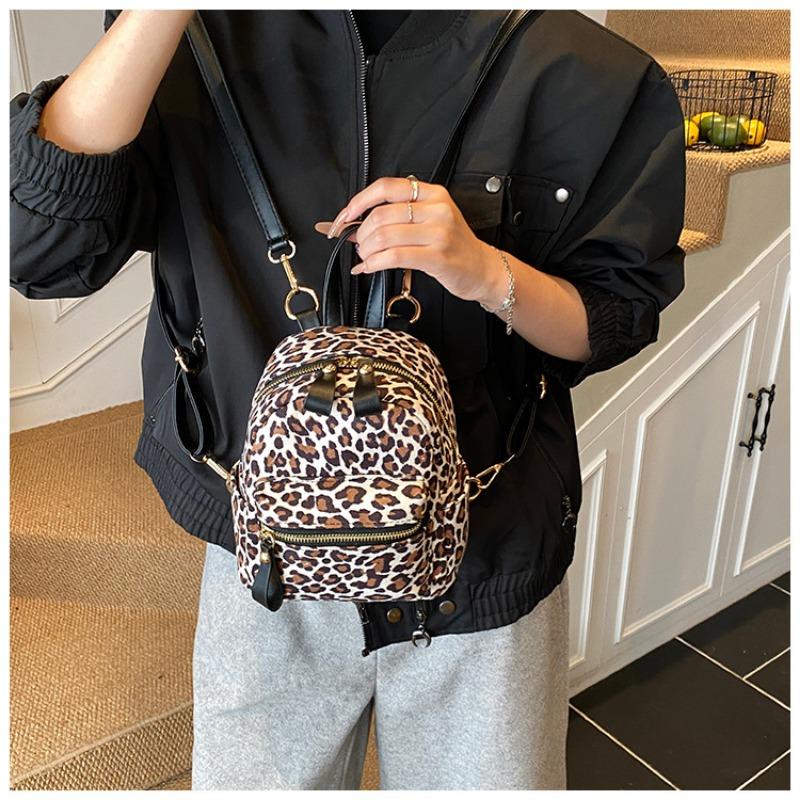 Leopard Print Backpack Female Fashion Niche Student Class Schoolbag Street Trend Lightweight Travel Backpack